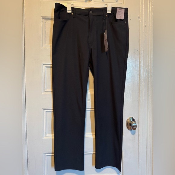 Levi's Classic Black Dress Pants for Men 38X32 BRAND New - Picture 1 of 6
